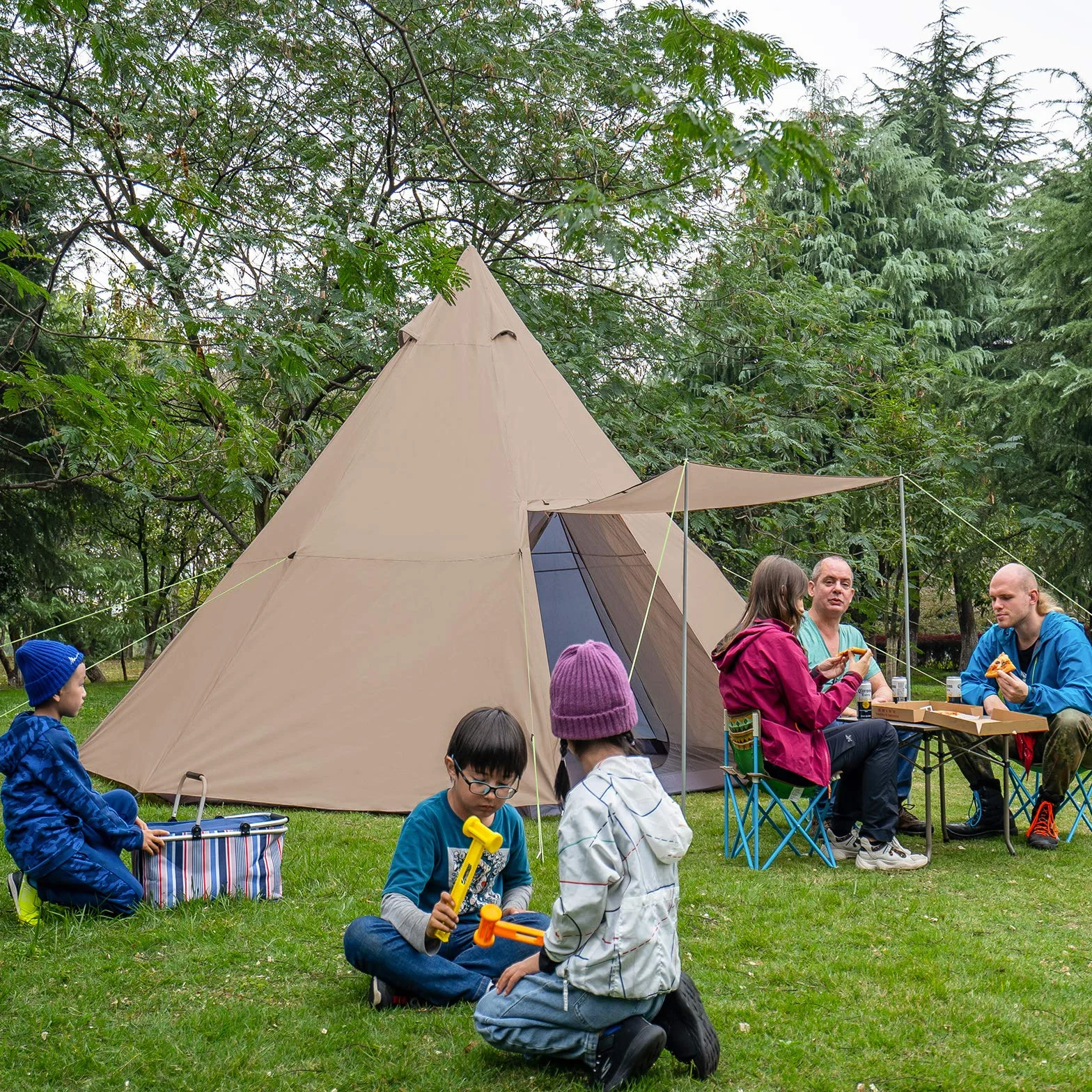 Family Camping Tent Large Waterproof Tipi Tents 8 Person Room Teepee Tent Instant Setup Double Layer